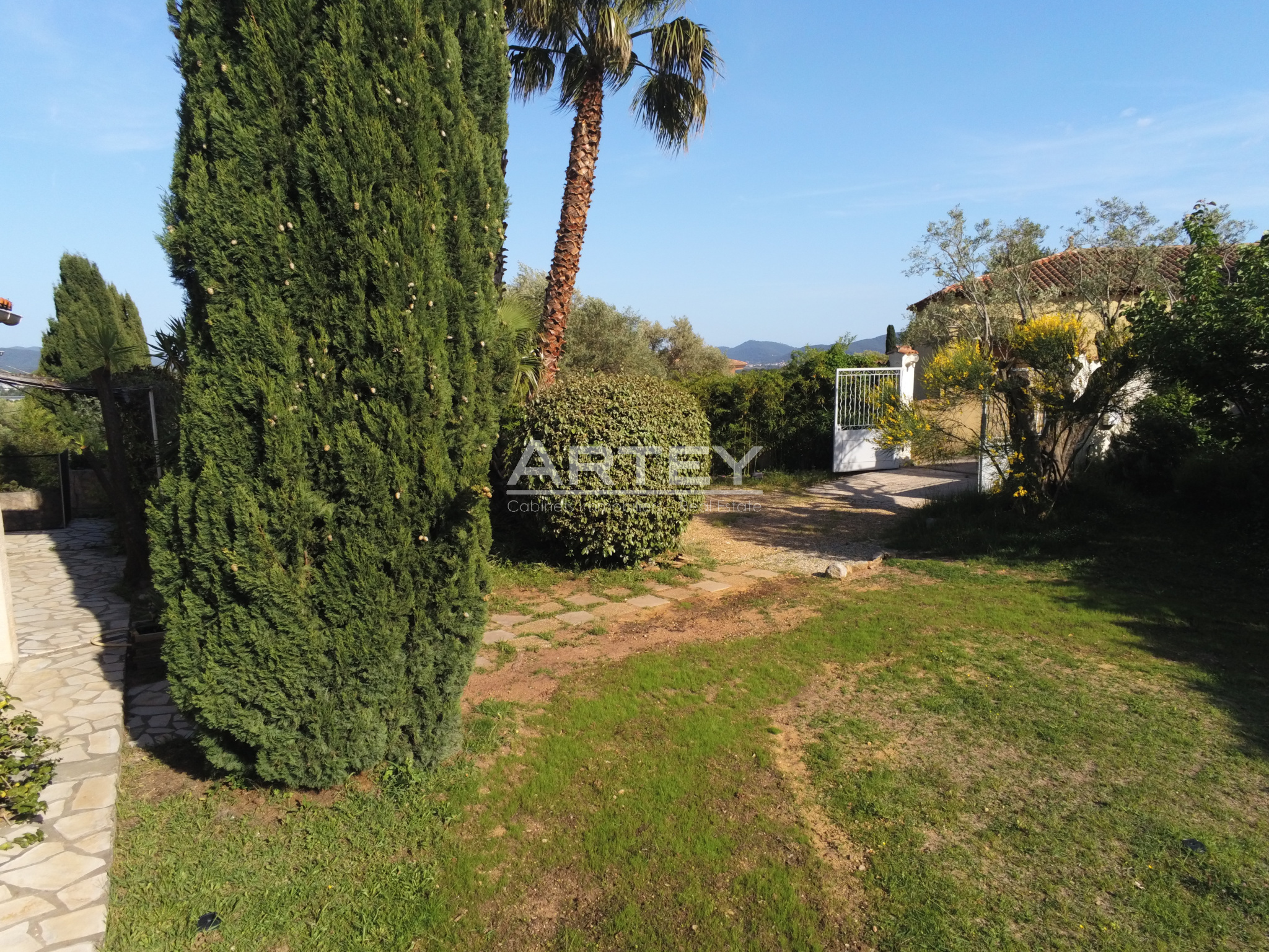 Maison-Villa - La Farlde 83210