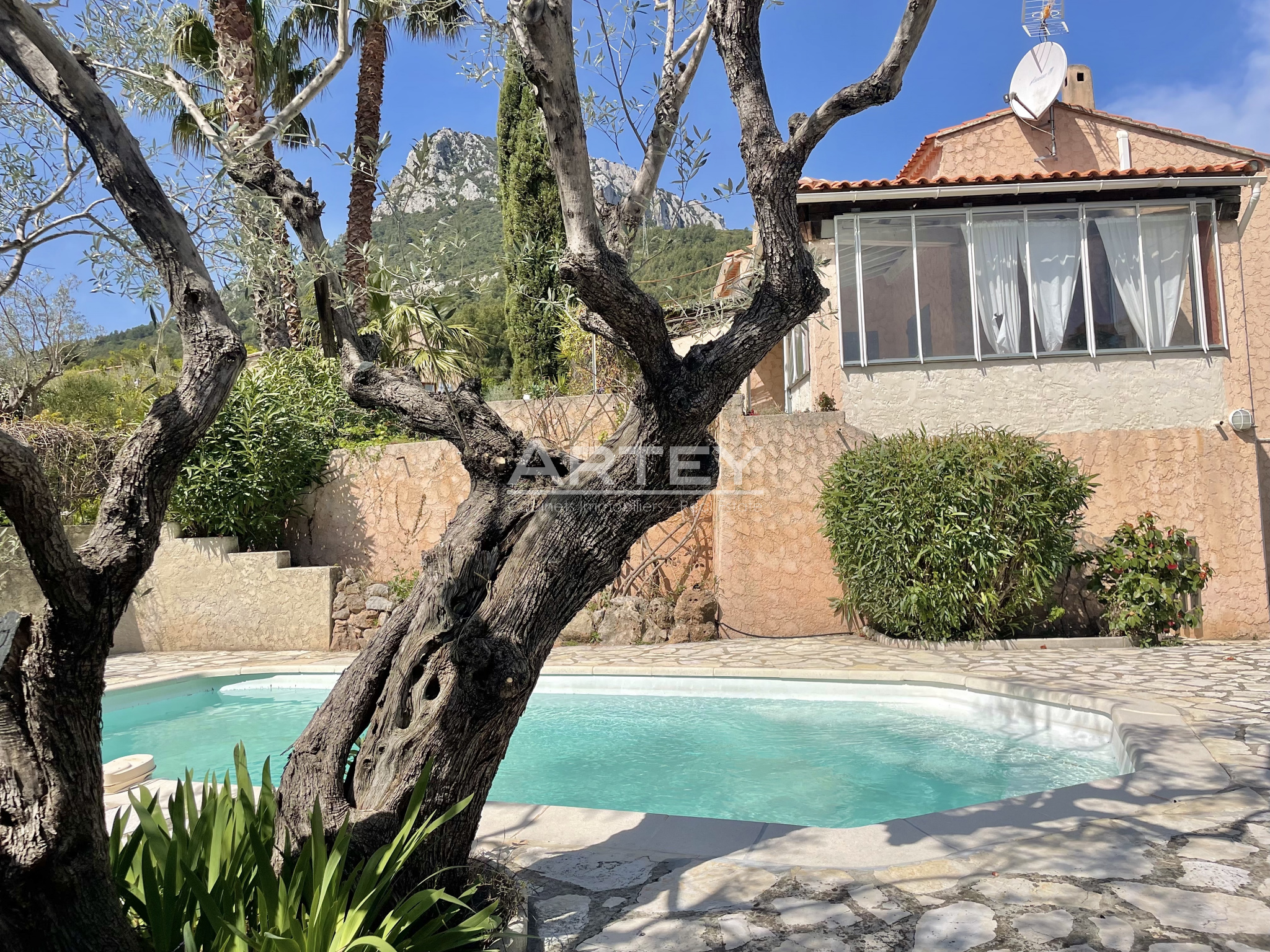 Maison-Villa - La Farlde 83210
