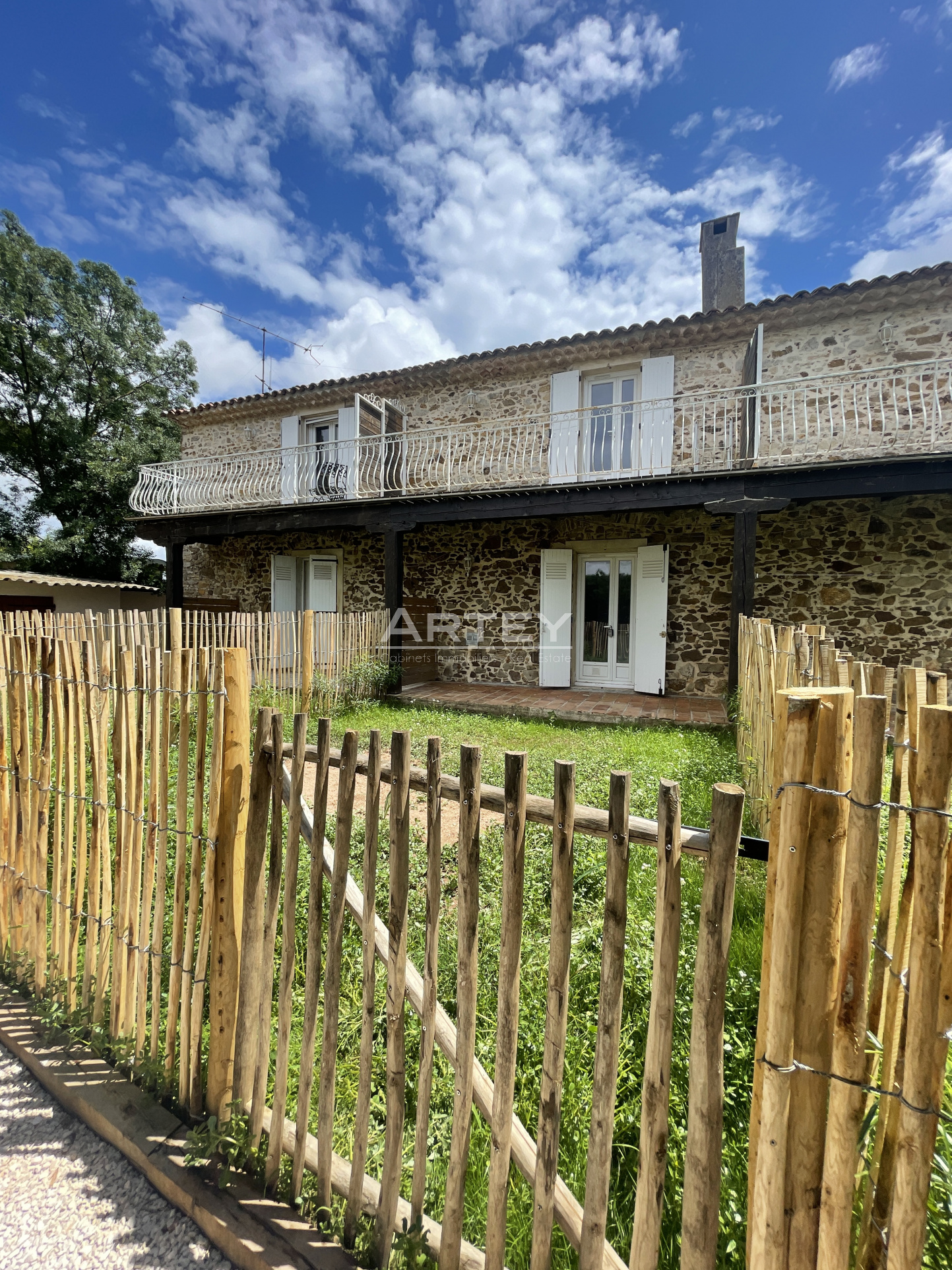 Appartement - Les salins d hyeres 83400