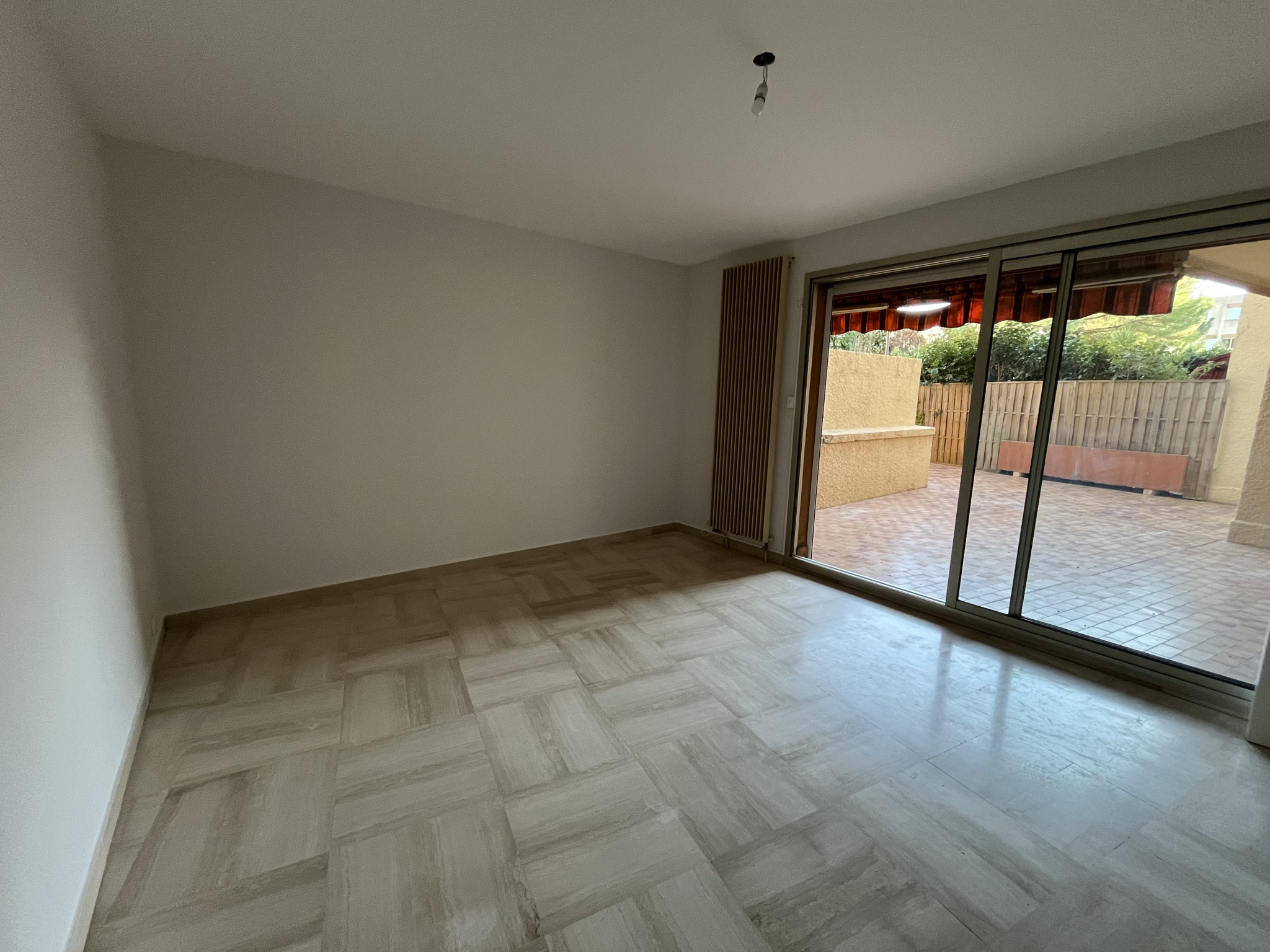 Location Appartement Hy�res