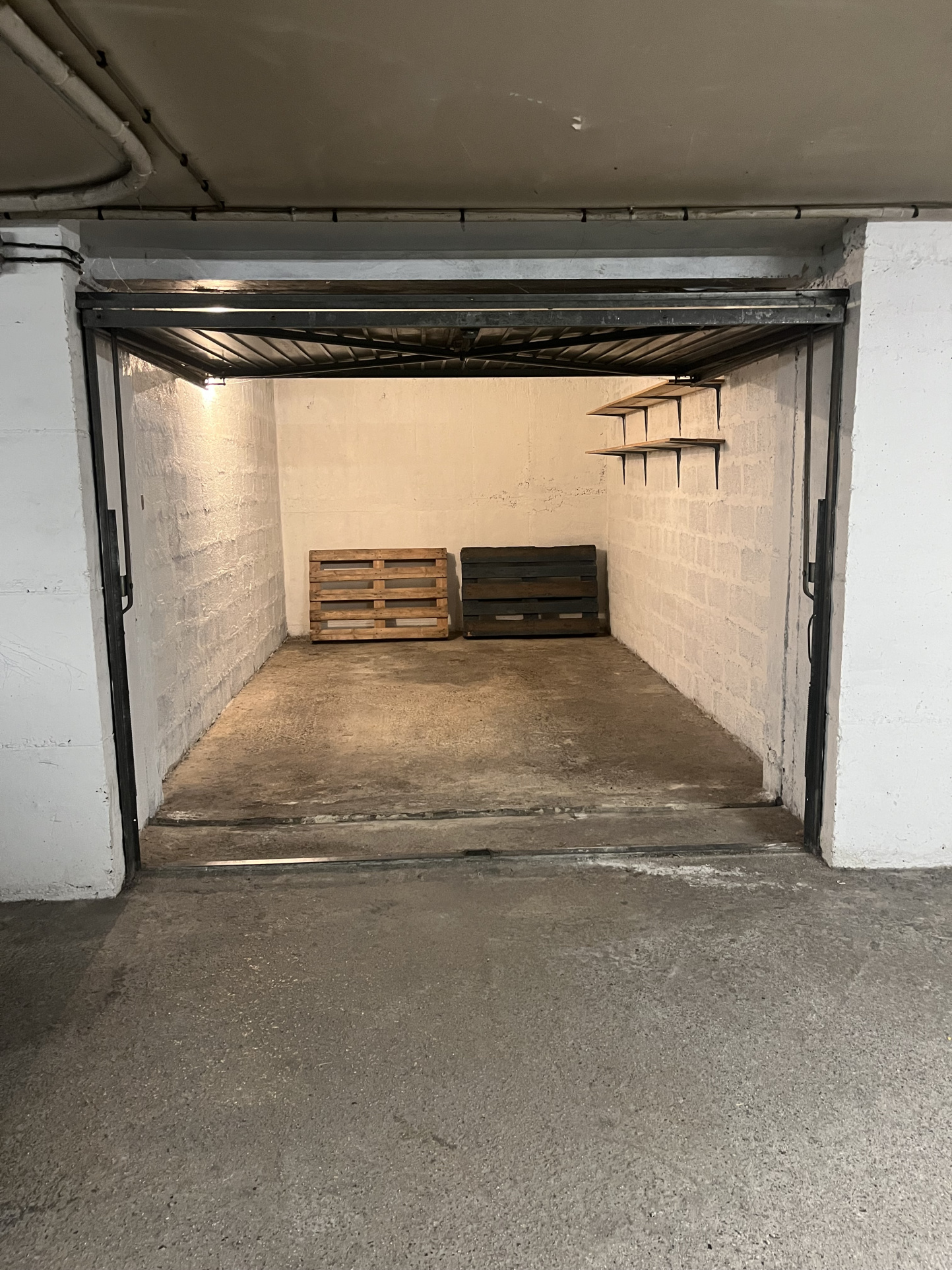 Location Garage Hy�res