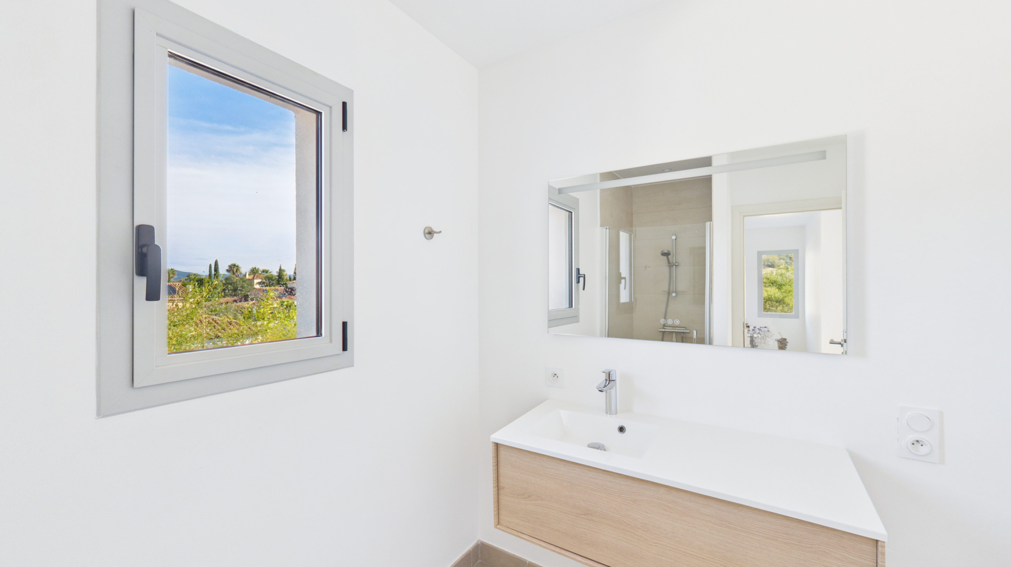 Maison-Villa - Hy�res 83400