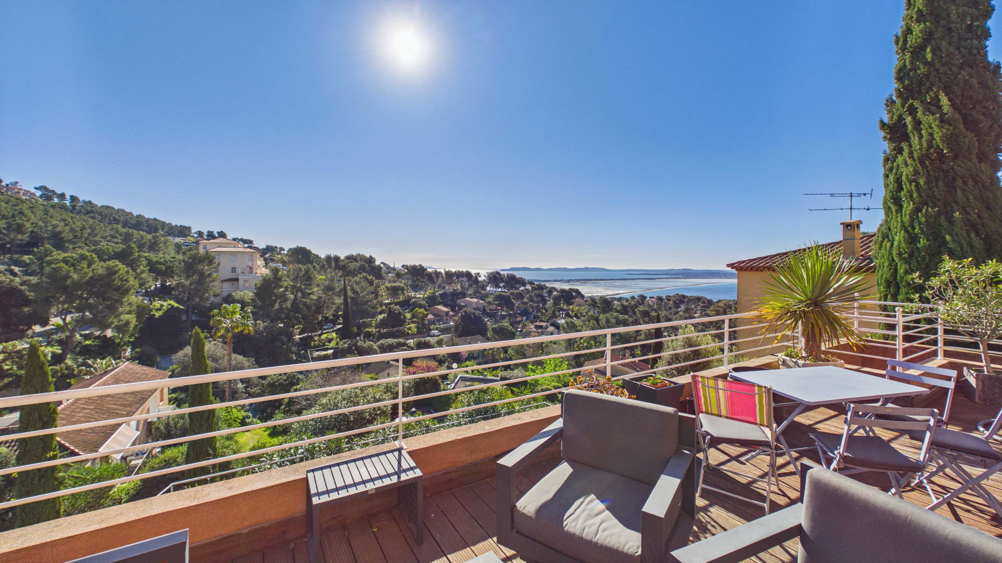 Maison-Villa - Hy�res 83400