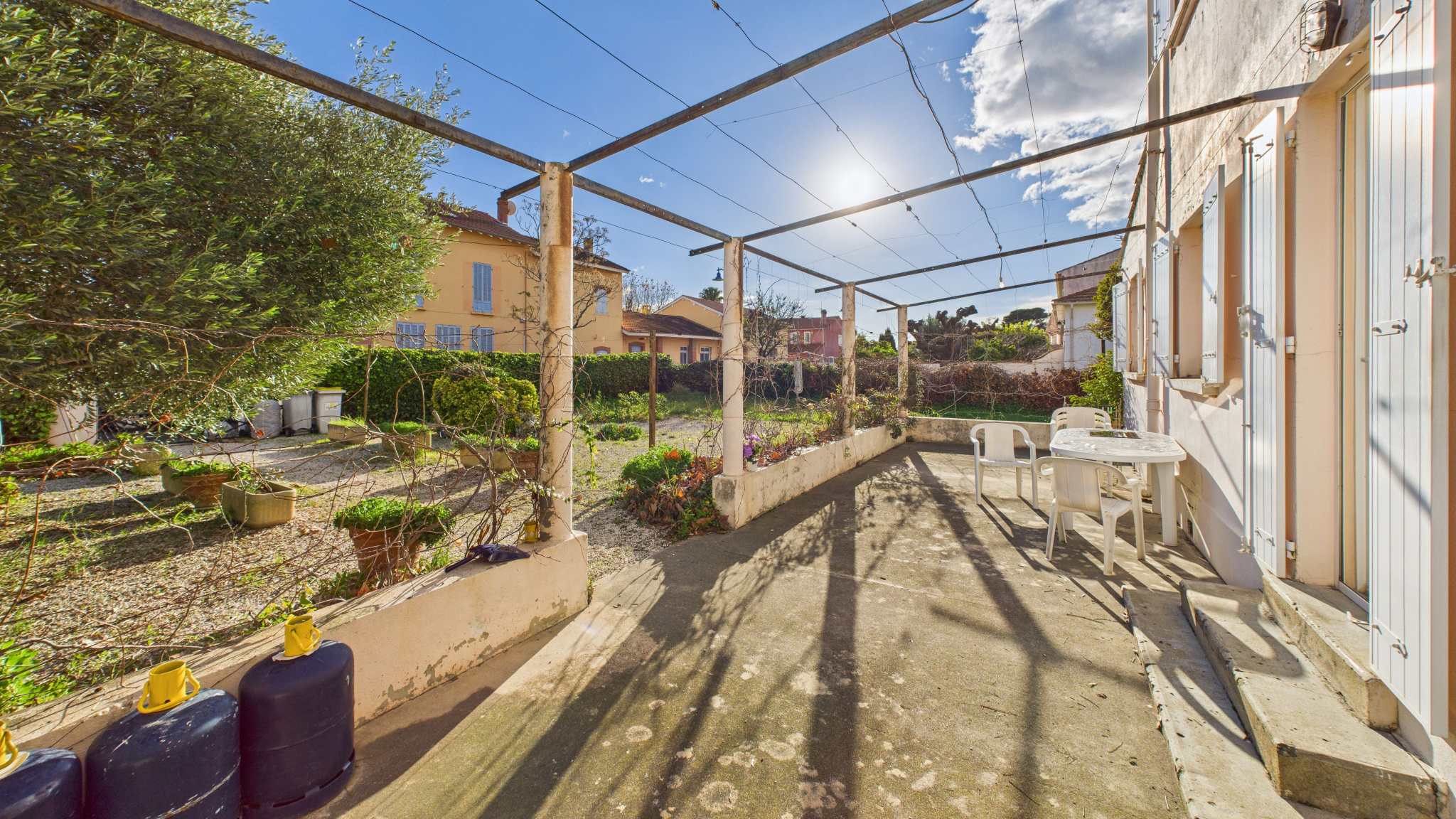 Maison-Villa - Hy�res 83400